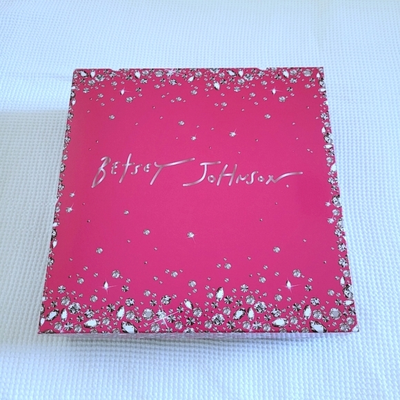 ✨️HP✨ Betsey Johnson Lips💋 Crossbody Bag with Ear👂Bud Case Gift🎁 Set - Picture 2 of 16